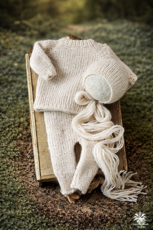 Sweater, Footless Pants and Bonnet set newborn RTS