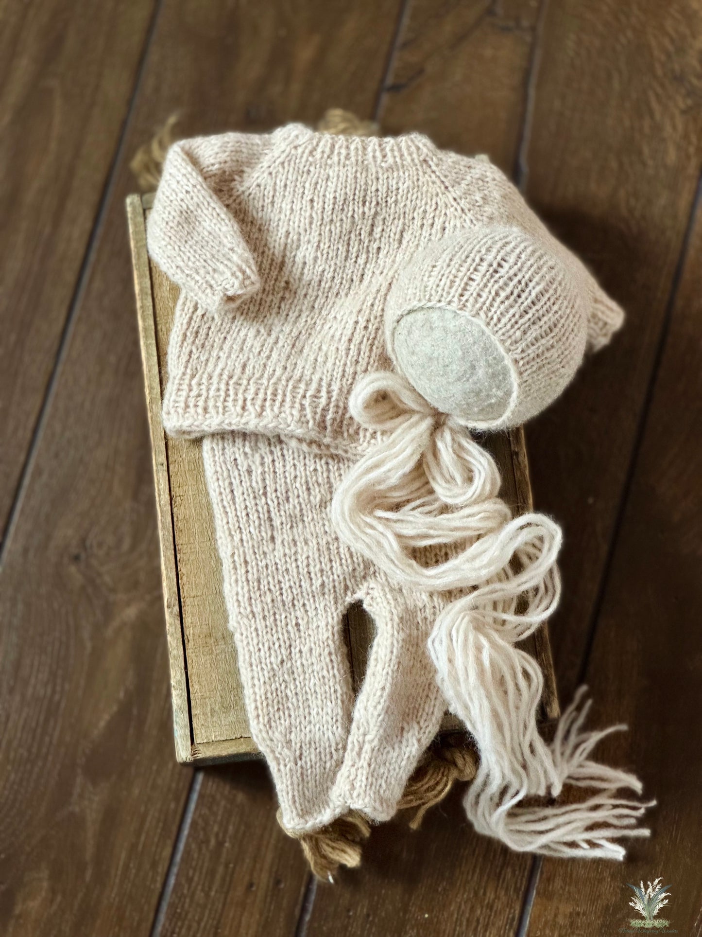 Sweater, Footless Pants and Bonnet set newborn RTS