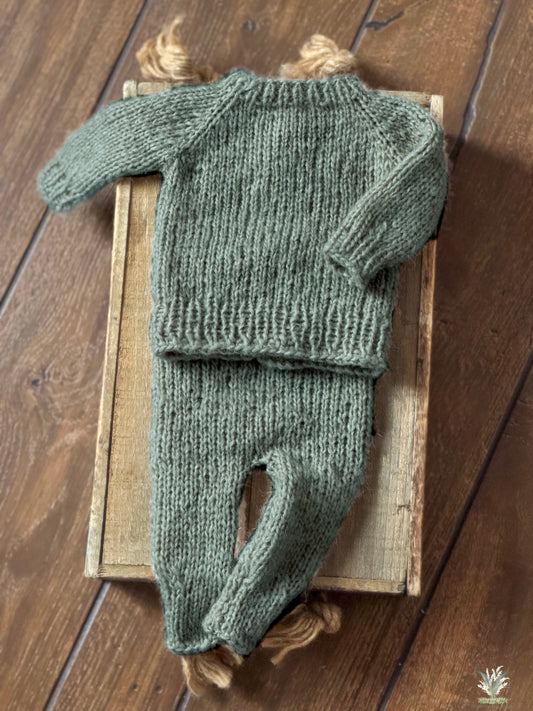 Sweater, Footless Pants and Bonnet set newborn RTS